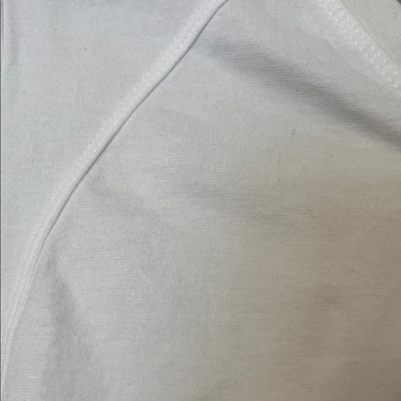 Danskin Women’s White Long Sleeve V-Neck Top Medium (8-10) NWOT - Picture 3 of 4